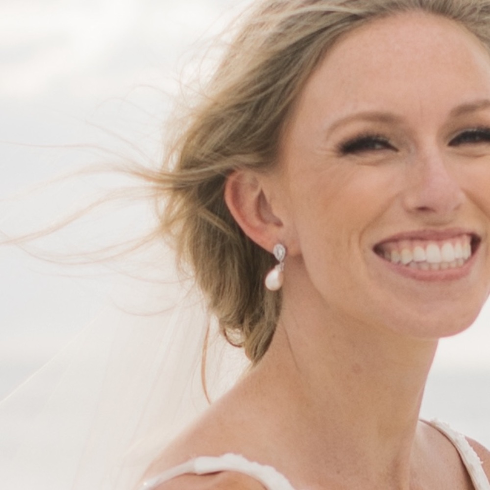 Bride earrings~ tear drop Pearl with rhinestone